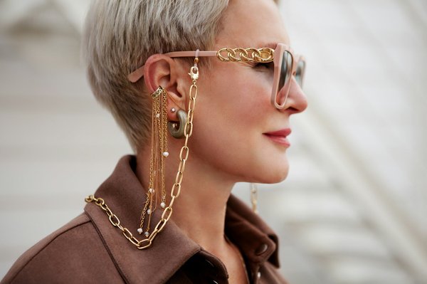 Découvrez la tendance des chaines pour lunettes femme
